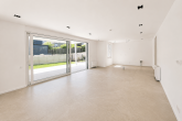 *Neubau* Luxus-EG-Wohnung zum Erstbezug! Barrierefrei! Aufzug, TG, Klima & Garten ZENTRAL in Lennep! - Wohnzimmer und Küche