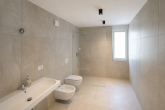 *Neubau* Luxus-EG-Wohnung zum Erstbezug! Barrierefrei! Aufzug, TG, Klima & Garten ZENTRAL in Lennep! - Tageslicht Duschbad
