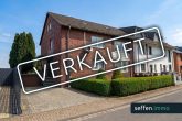 Ruhige Lage & schöner Grundriss: Erdgeschoss-Wohnung mit Balkon, Gartenparadies und Garagennutzung - Hausansicht