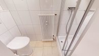 Exklusive Split-Level-ETW mit Terrasse & Garage: Haus-im-Haus-Charakter in Toplage von BN-Heiderhof! - Dusche & WC