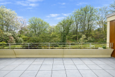 Exklusive Split-Level-ETW mit Terrasse & Garage: Haus-im-Haus-Charakter in Toplage von BN-Heiderhof! - Terrasse - Blick ins Grüne