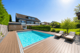 Exklusives Wohnensemble mit Pool, Traumgarten & flexiblen Nutzungsmöglichkeiten in Leichlingen - Poolansicht