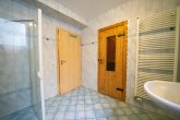 Rundumpaket aus 2003! Großzügiges Mehrgenerationenhaus mit Sauna, Kamin, Garten und Garage in Hürth - Bad Keller - Eingang Sauna