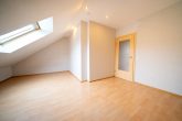 Rundumpaket aus 2003! Großzügiges Mehrgenerationenhaus mit Sauna, Kamin, Garten und Garage in Hürth - Zimmer 2 Dachgeschoss