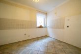Rundumpaket aus 2003! Großzügiges Mehrgenerationenhaus mit Sauna, Kamin, Garten und Garage in Hürth - Küche