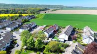 Familienfreundliches Reihenmittelhaus mit 5 Zimmern, Garten, Solaranlage und Garage in Glessen - Drohnenaufnahmen