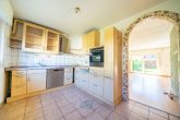 Familienfreundliches Reihenmittelhaus mit 5 Zimmern, Garten, Solaranlage und Garage in Glessen - Küche