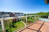 Familienfreundliches Reihenmittelhaus mit 5 Zimmern, Garten, Solaranlage und Garage in Glessen - Balkon