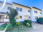 Familienfreundliches Reihenmittelhaus mit 5 Zimmern, Garten, Solaranlage und Garage in Glessen - Ansicht Straßenseite