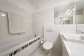 Elegante 3-4-Zimmer-Wohnung, zentral in Köln-Weiden mit 2 Balkonen und Tiefgaragenstellplatz - Bad