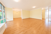 Elegante 3-4-Zimmer-Wohnung, zentral in Köln-Weiden mit 2 Balkonen und Tiefgaragenstellplatz - Wohn. und Esszimmer