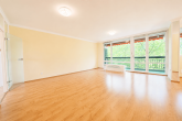 Elegante 3-4-Zimmer-Wohnung, zentral in Köln-Weiden mit 2 Balkonen und Tiefgaragenstellplatz - Wohnzimmer