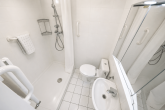 Elegante 3-4-Zimmer-Wohnung, zentral in Köln-Weiden mit 2 Balkonen und Tiefgaragenstellplatz - Duschbad