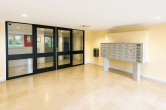 Elegante 3-4-Zimmer-Wohnung, zentral in Köln-Weiden mit 2 Balkonen und Tiefgaragenstellplatz - Hauseingang