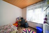**Brutto-Rendite 5,34 %: Solides Mehrfamilienhaus mit 3 Wohneinheiten - zentrumsnah in Olpe** - Kinderzimmer EG