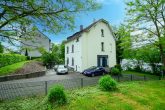 **Brutto-Rendite 5,34 %: Solides Mehrfamilienhaus mit 3 Wohneinheiten - zentrumsnah in Olpe** - Seitenansicht