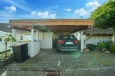 **Nachhaltig & gesundheitsbewusst: Ökologisches Holz-Traumhaus im Bestzustand zum Verlieben** - Carport