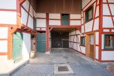 *Platz für Träume: Hof mit 3 Einheiten, großer Halle, Werkstatt, Doppelgarage, Baugrundstück u.v.m.* - Toreinfahrt