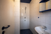 *Platz für Träume: Hof mit 3 Einheiten, großer Halle, Werkstatt, Doppelgarage, Baugrundstück u.v.m.* - Duschbad Appartement (Büro)