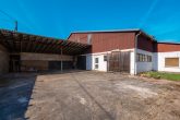 *Platz für Träume: Hof mit 3 Einheiten, großer Halle, Werkstatt, Doppelgarage, Baugrundstück u.v.m.* - Vorplatz und Einfahrt Halle