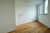 Neubaucharakter: EG-Maisonette-Wohnung mit Dachterrasse und Stellplatz in Köln-Niehl - Zimmer 1