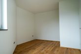 Neubaucharakter: EG-Maisonette-Wohnung mit Dachterrasse und Stellplatz in Köln-Niehl - Zimmer 1
