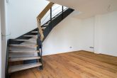 Neubaucharakter: EG-Maisonette-Wohnung mit Dachterrasse und Stellplatz in Köln-Niehl - Küche und Wohnbereich