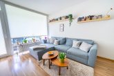 Helle, frisch renovierte 2,5-Zimmer-Wohnung mit Balkon und Garage in Frechen-Königsdorf - Wohnzimmer