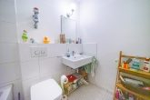 Helle, frisch renovierte 2,5-Zimmer-Wohnung mit Balkon und Garage in Frechen-Königsdorf - Badezimmer