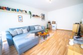 Helle, frisch renovierte 2,5-Zimmer-Wohnung mit Balkon und Garage in Frechen-Königsdorf - Wohnzimmer