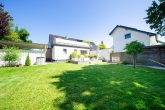 Liebevoll saniertes EFH mit Garten & Erweiterungspotenzial in ruhiger Sackgasse in BG - Refrath - Gartenansicht