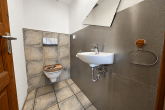 Charmantes Fachwerkhaus mit besonderem Wohnflair, Galerie und Innenhof in Köln-Meschenich - Gäste-WC
