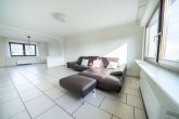 Großzügige 4-Zimmer-Maisonettewohnung mit Garten & Terrasse auf Erbpacht in Frechen - Wohnbereich