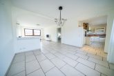 Großzügige 4-Zimmer-Maisonettewohnung mit Garten & Terrasse auf Erbpacht in Frechen - Wohn- und Essbereich
