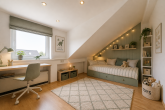Großzügige 4-Zimmer-Maisonettewohnung mit Garten & Terrasse auf Erbpacht in Frechen - KI generiertes Beispielbild Kinderzimmer 2 DG