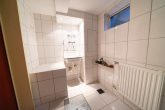 Geräumiges Reihenmittelhaus mit Dachaufstockung, Garten und Garage in Frechen-Bachem - Keller Duschbad