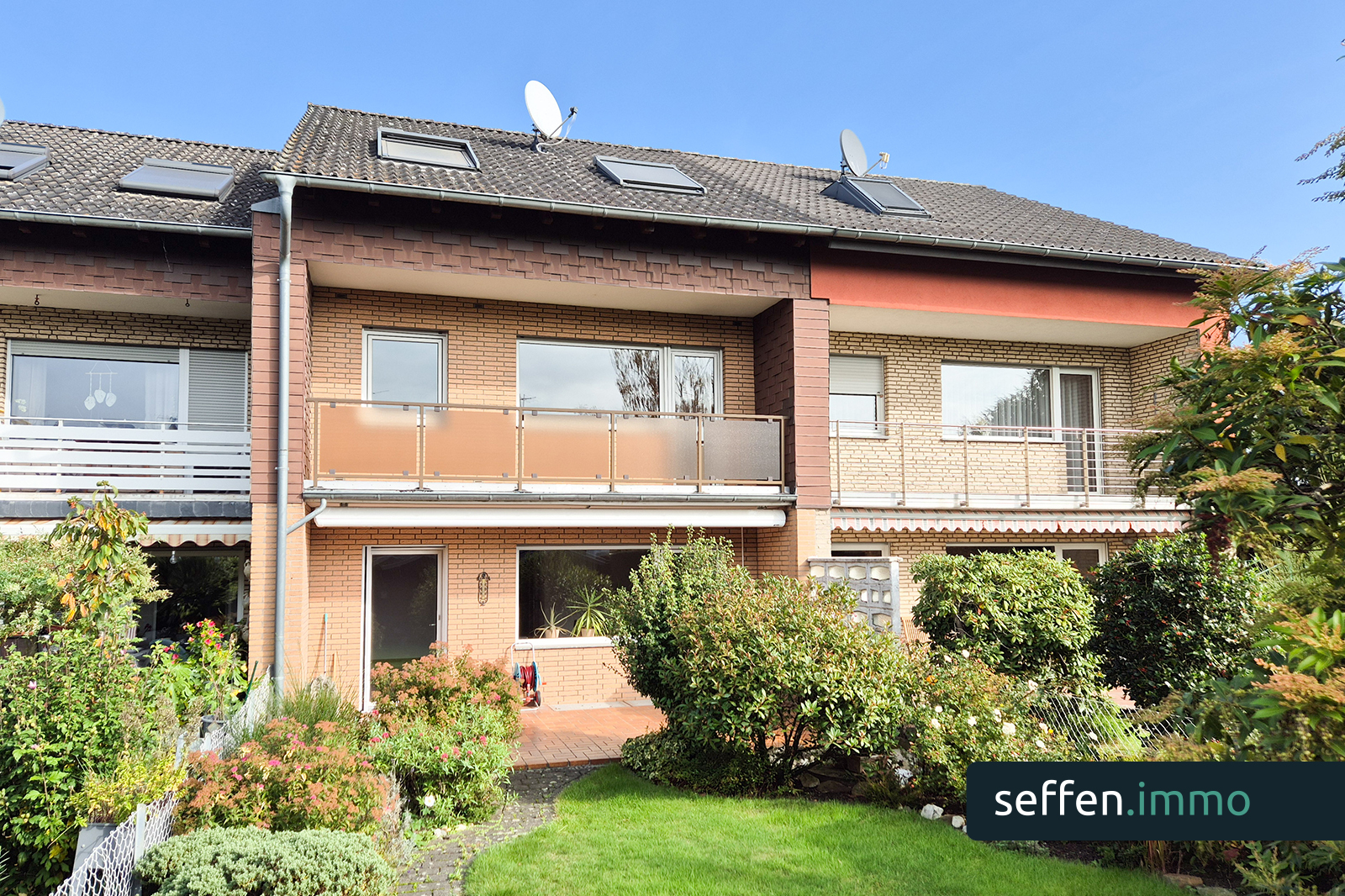 Geräumiges Reihenmittelhaus mit Dachaufstockung, Garten und Garage in Frechen-Bachem