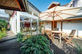 Großes & freistehendes EFH mit Doppelgarage bietet hohen Wohnkomfort und viele Nutzungsmöglichkeiten - Ansicht Terrasse & Wintergarten