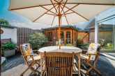Großes & freistehendes EFH mit Doppelgarage bietet hohen Wohnkomfort und viele Nutzungsmöglichkeiten - Terrasse