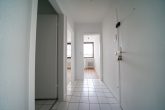 **Renovierte & bezugsfreie 2 Zimmer-Wohnung mit Loggia und Stellplatz zentral in Bonn** - Flur