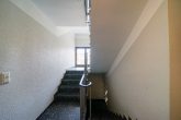 **Renovierte & bezugsfreie 2 Zimmer-Wohnung mit Loggia und Stellplatz zentral in Bonn** - Treppenhaus