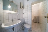 **Renovierte & bezugsfreie 2 Zimmer-Wohnung mit Loggia und Stellplatz zentral in Bonn** - Wannenbad
