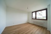 **Renovierte & bezugsfreie 2 Zimmer-Wohnung mit Loggia und Stellplatz zentral in Bonn** - Schlafzimmer