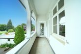 Altbau-Eleganz: Vielseitig nutzbar & modernisiert - Stadtvilla in Bestlage von Bergisch-Neukirchen! - Süd-Loggia im OG