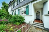 Altbau-Eleganz: Vielseitig nutzbar & modernisiert - Stadtvilla in Bestlage von Bergisch-Neukirchen! - Entreé