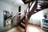 Videobesichtigung: Saniertes Einfamilienhaus mit Wintergarten und Süd-Terrasse! - Treppe