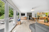 *Familienidylle in TOP-Lage* Modernes EFH bietet Komfort, viel Platz & ruhiges, naturnahes Wohnen! - Wohnzimmer EG