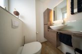 *Familienidylle in TOP-Lage* Modernes EFH bietet Komfort, viel Platz & ruhiges, naturnahes Wohnen! - Gäste-WC EG