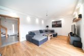 Neuwertiges EFH in Massivbauweise mit großem Garten, Terrasse & Traumküche - Energieklasse A+ - Wohnzimmer
