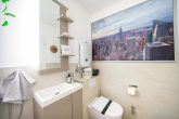 **Schönes Wohnen: Liebevoll kernsanierte 3 Zimmer-ETW bietet höchsten Wohnkomfort & Panoramablick** - Gäste-WC